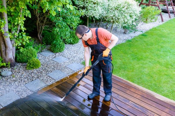 man power washing concrete